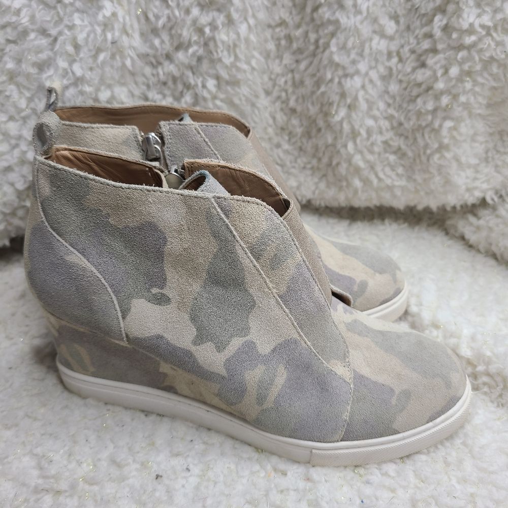 Linea Paolo Felicia Suede Camo Wedge‎ Side Zip Ankle Boots size 7.5